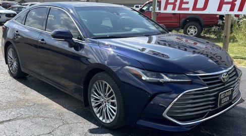 Used 2022 Toyota Avalon Limited image 2