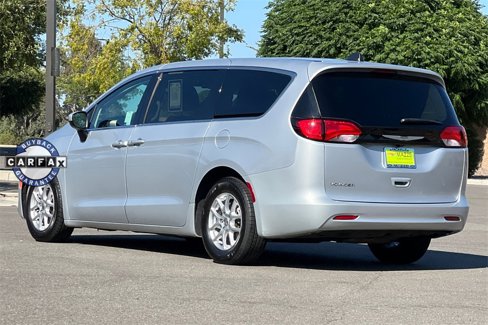 Used 2023 Chrysler Voyager LX image 3