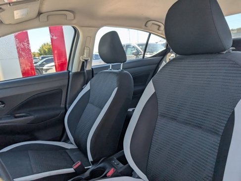 Used 2021 Nissan Versa SV image 6