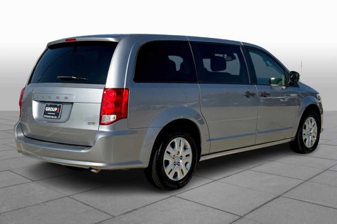 Used 2019 Dodge Grand Caravan SE image 12