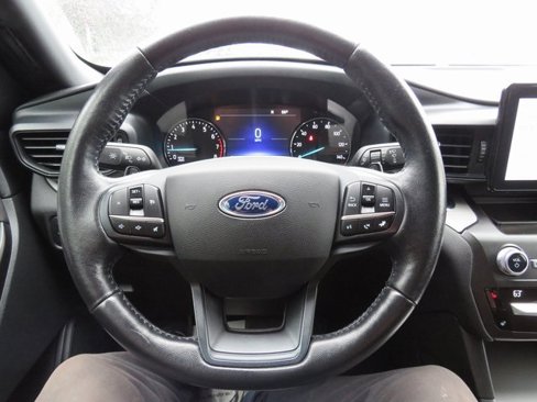Used 2020 Ford Explorer XLT w/ Comfort Package image 11