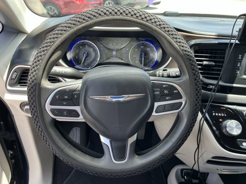 Used 2017 Chrysler Pacifica Touring image 26