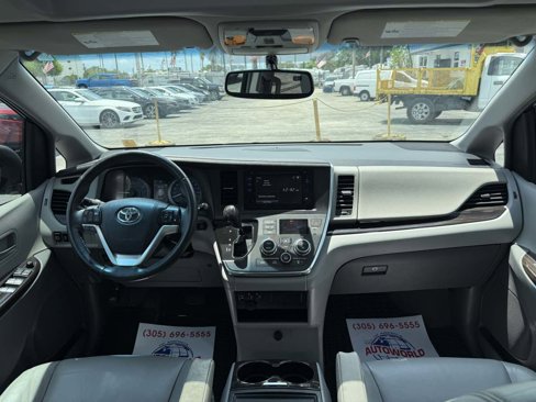 Used 2017 Toyota Sienna XLE image 25
