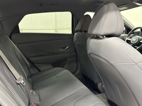 Used 2024 Hyundai Elantra Blue image 31