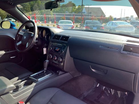 Used 2010 Dodge Challenger SE image 20