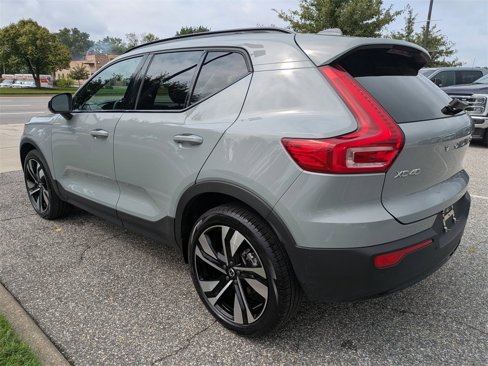 Certified 2025 Volvo XC40 B5 Plus image 6