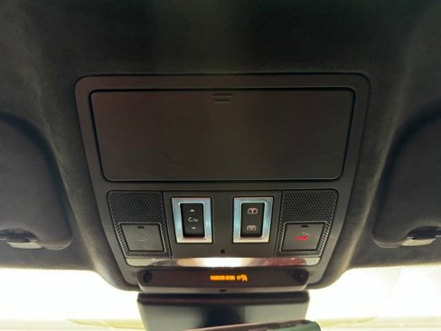 Used 2019 Jaguar F-PACE S image 19