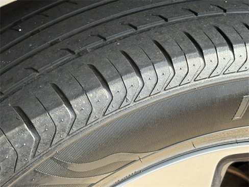 Used 2019 Jeep Cherokee Limited image 9