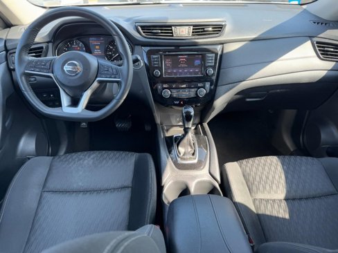 Used 2018 Nissan Rogue SV image 11