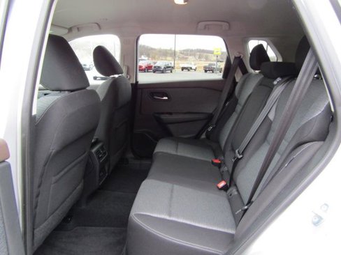 Used 2022 Nissan Rogue SV image 16