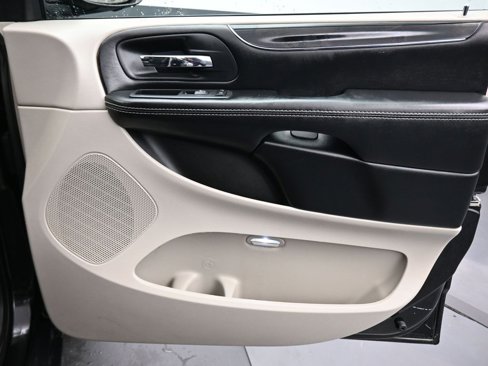 Used 2019 Dodge Grand Caravan SXT image 47