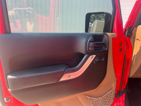 Used 2011 Jeep Wrangler Unlimited Rubicon w/ Connectivity Group image 29