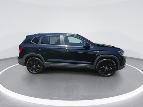 Certified 2022 Volkswagen Taos SE w/ IQ.Drive SE Package image 9