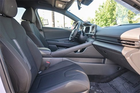 Certified 2025 Hyundai Elantra Sport image 17