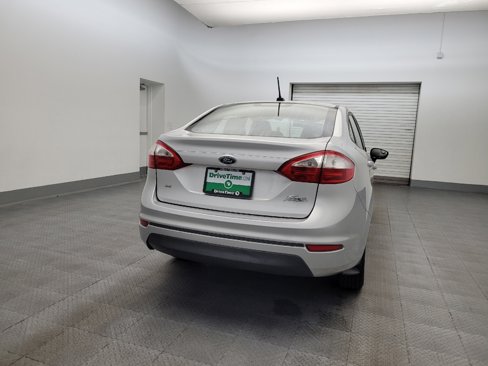 Used 2015 Ford Fiesta SE image 7