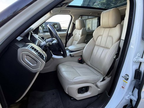 Used 2017 Land Rover Range Rover Sport SE image 4