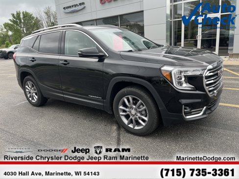 Used 2022 GMC Terrain SLT w/ LPO, Floor Liner Package image 1