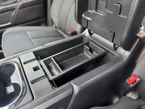 Used 2019 Nissan Titan SV w/ SV Convenience Package image 26
