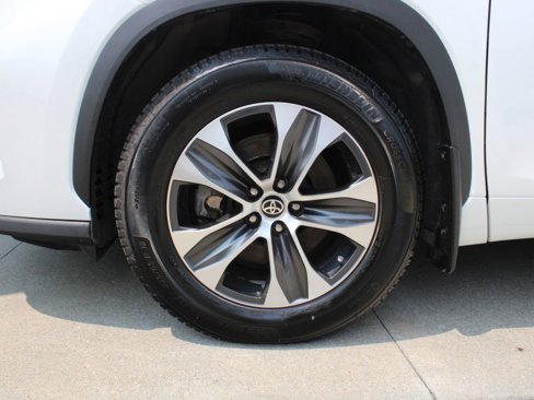Used 2022 Toyota Highlander XLE image 36