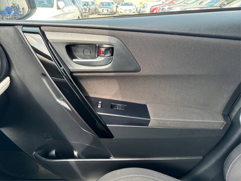 Used 2017 Toyota Corolla iM image 21