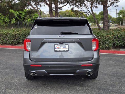 Used 2022 Ford Explorer XLT w/ Equipment Group 202A image 5