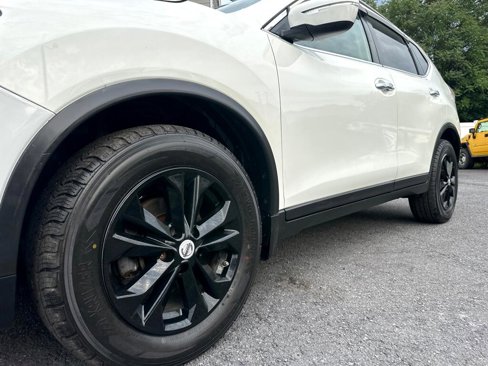 Used 2015 Nissan Rogue SV w/ SV Moonroof Package image 35