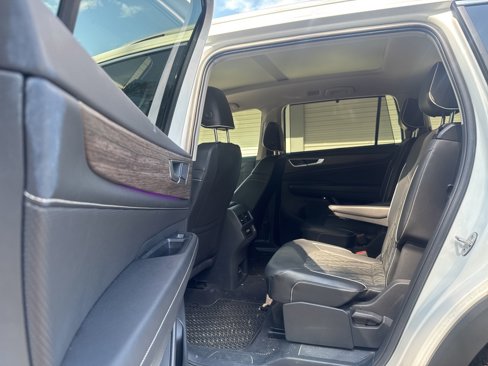 Used 2024 Volkswagen Atlas SEL Premium R-Line image 6