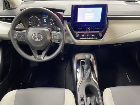 Used 2025 Toyota Corolla LE image 30