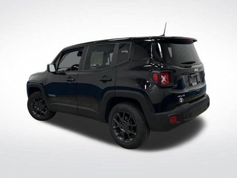 Used 2023 Jeep Renegade Latitude image 3