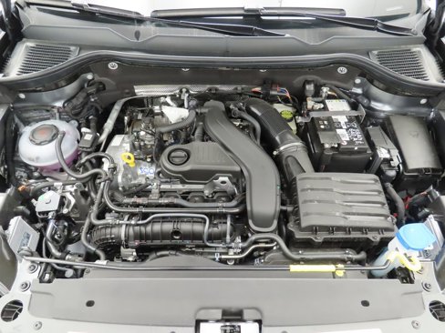Certified 2025 Volkswagen Taos SE image 30