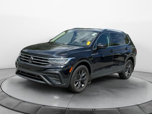 Certified 2022 Volkswagen Tiguan SE image 3