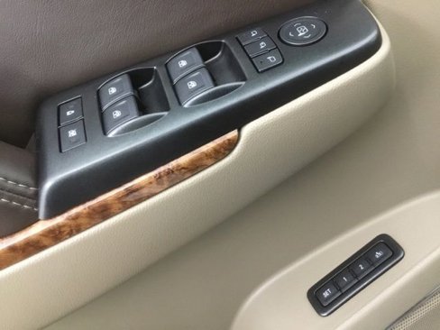 Used 2018 Chevrolet Suburban Premier image 24