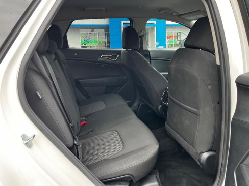 Used 2024 Kia Sportage LX image 10