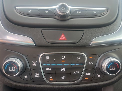 Used 2018 Chevrolet Equinox LT image 25