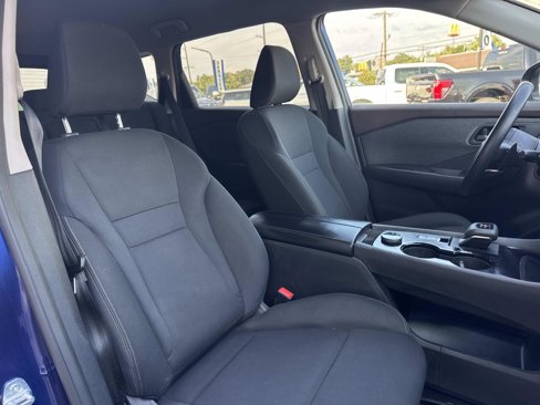 Used 2023 Nissan Rogue S image 9