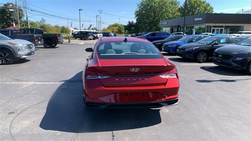 Used 2023 Hyundai Elantra SEL w/ Winter Weather Package image 4