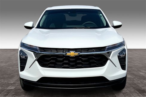 Used 2024 Chevrolet Trax LS w/ LS Convenience Package image 4