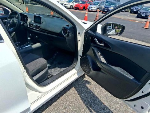 Used 2015 MAZDA MAZDA3 i Touring w/ Technology Package image 16