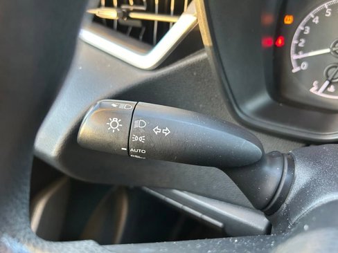 Used 2021 Toyota Corolla LE image 21
