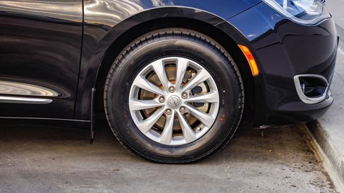 Used 2018 Chrysler Pacifica Touring-L image 11