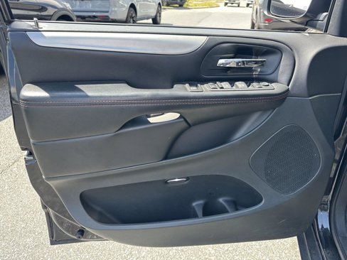 Used 2019 Dodge Grand Caravan GT image 9
