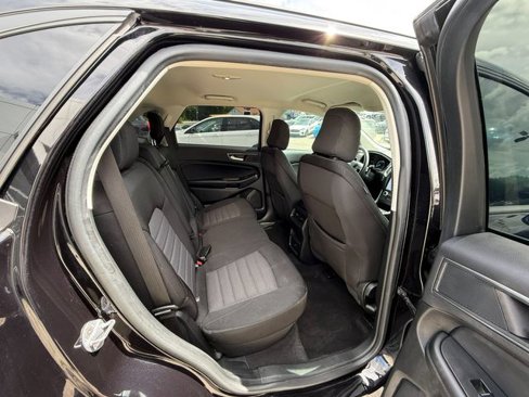 Used 2023 Ford Edge SE w/ Black Appearance Package image 10