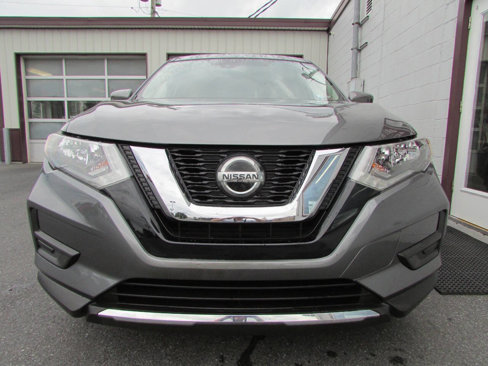 Used 2019 Nissan Rogue S image 2