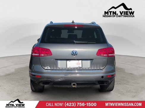 Used 2017 Volkswagen Touareg Sport image 4