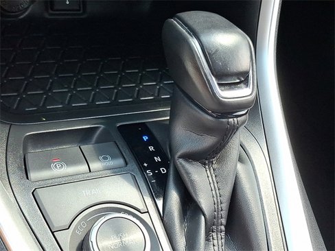 Used 2022 Toyota RAV4 XLE Premium image 16