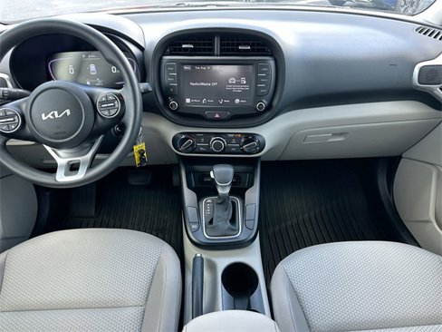 Used 2023 Kia Soul LX w/ LX Technology Package image 12