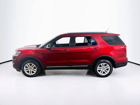 Used 2018 Ford Explorer XLT w/ Equipment Group 202A image 4