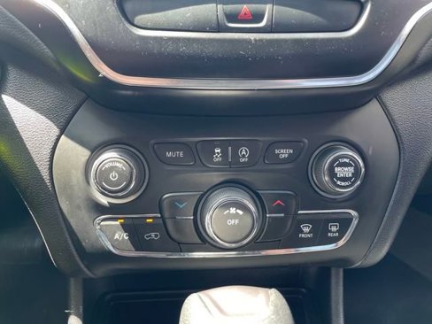 Used 2019 Jeep Cherokee Latitude w/ Popular Appearance Group image 13