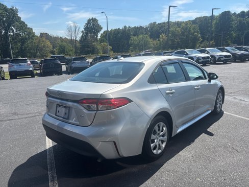 Used 2023 Toyota Corolla LE image 3