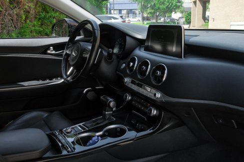 Used 2018 Kia Stinger Premium image 28